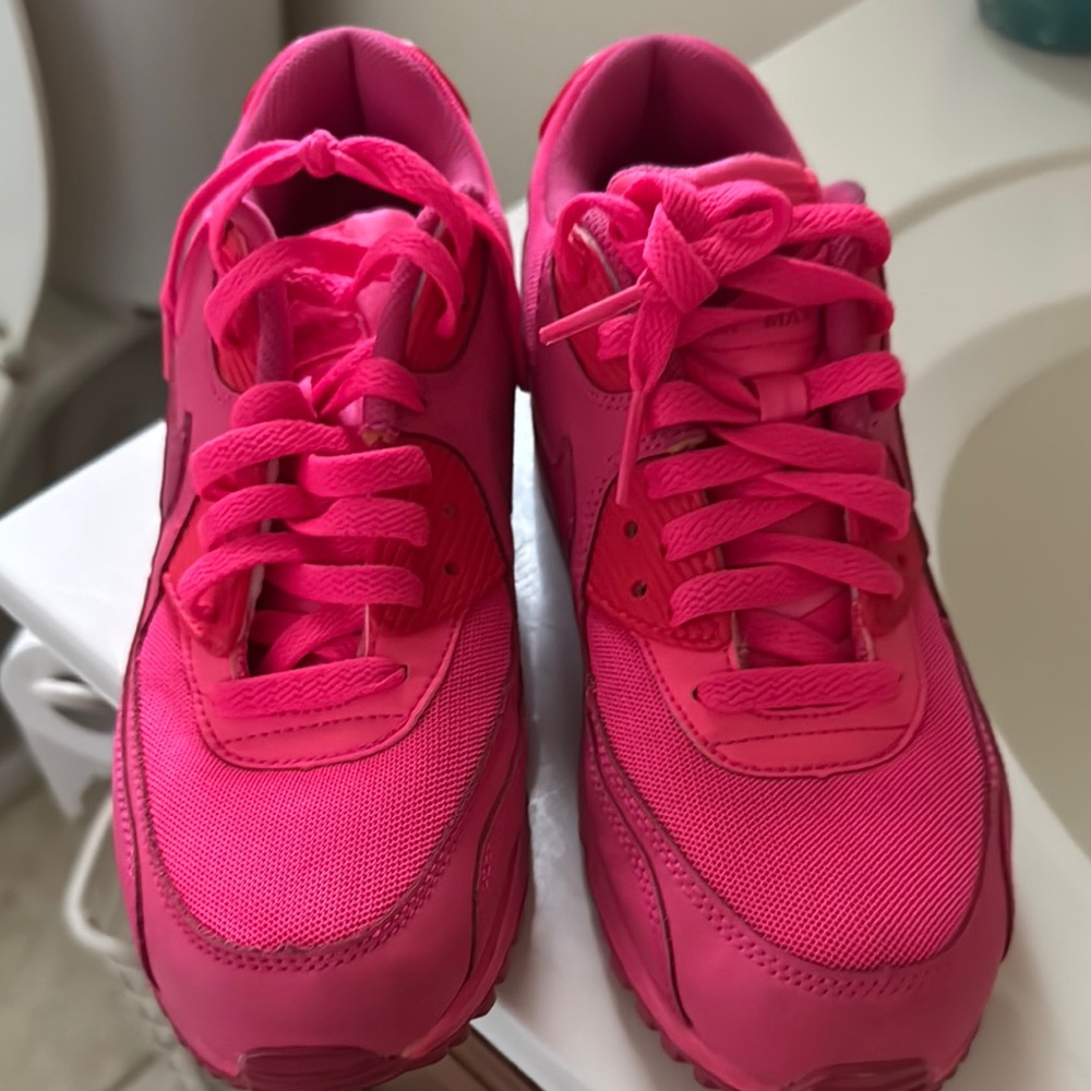 Hot pink airmax 90